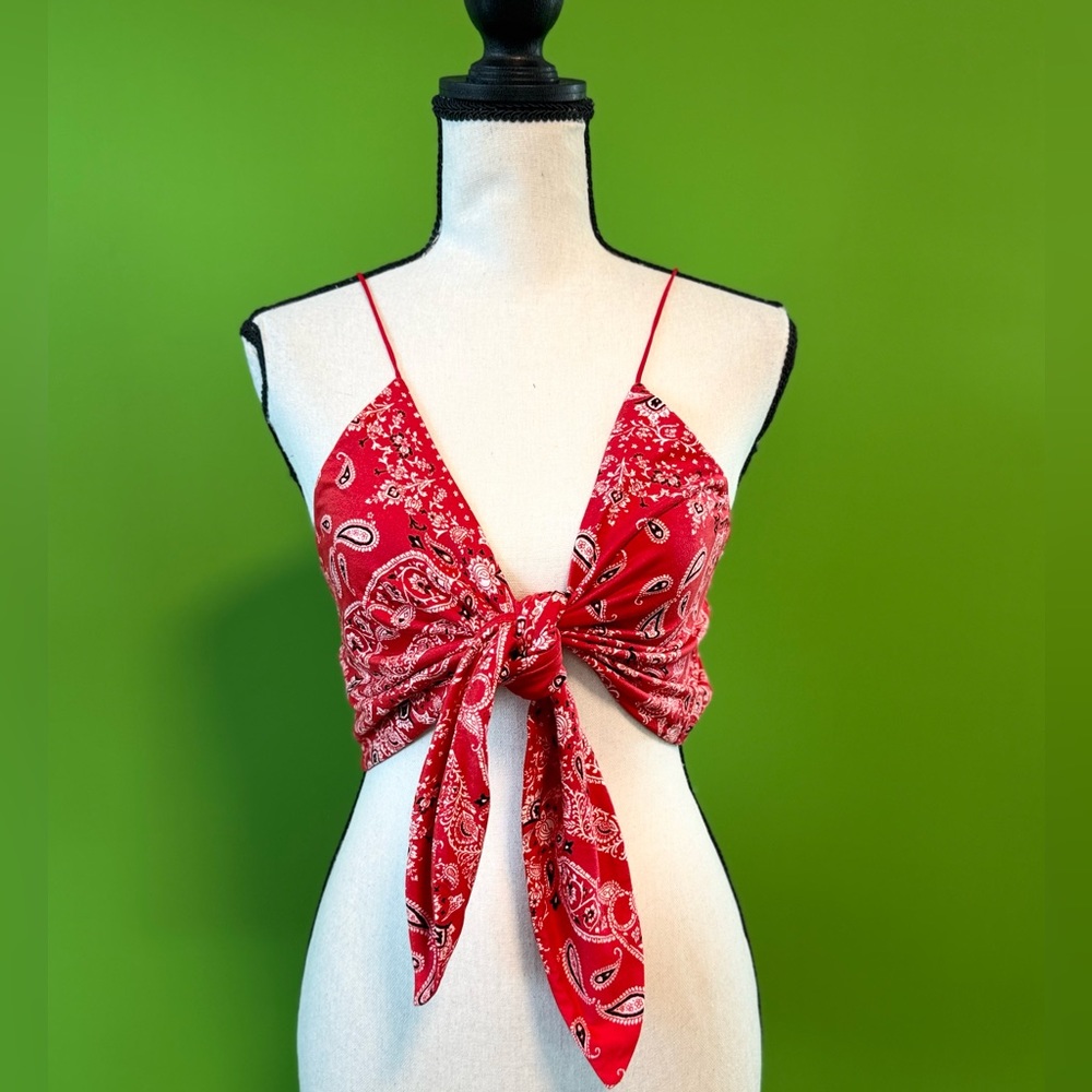 Fashion nova crop top spaghetti strap